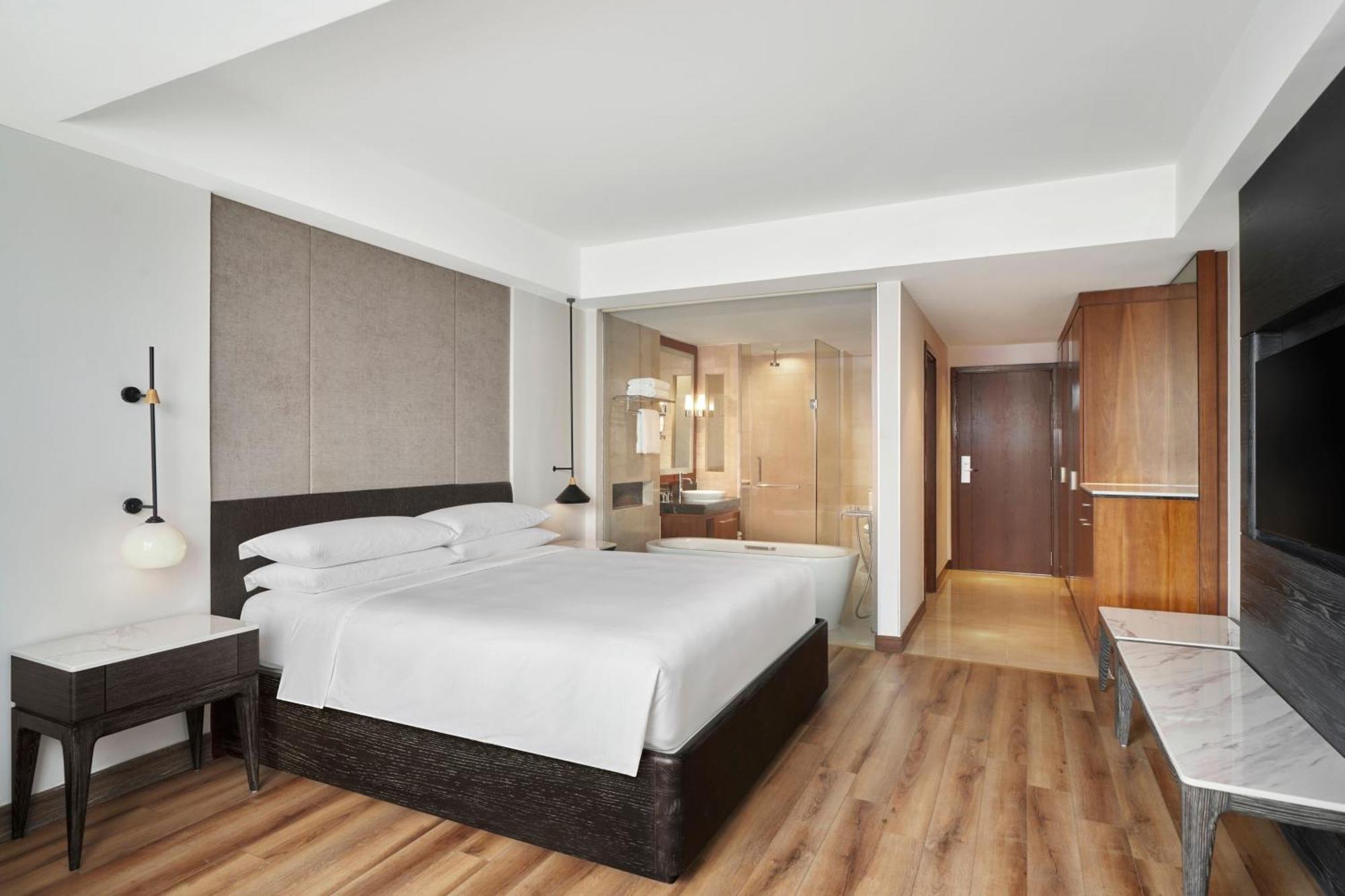Hotel Sheraton West