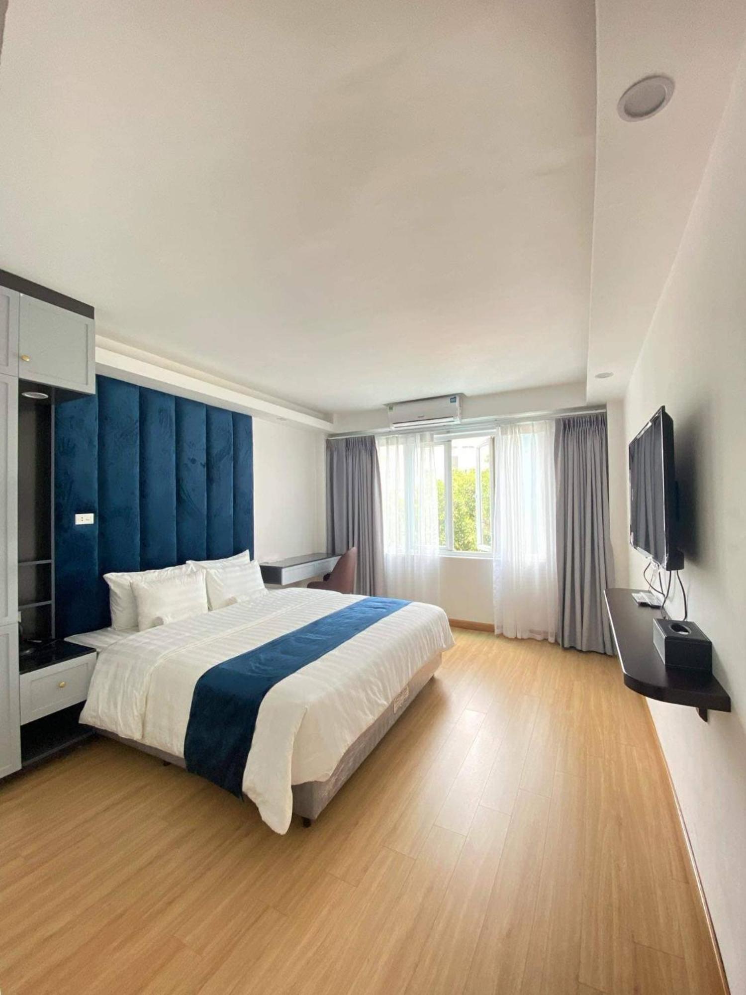 Capital Premium Hotel 3*