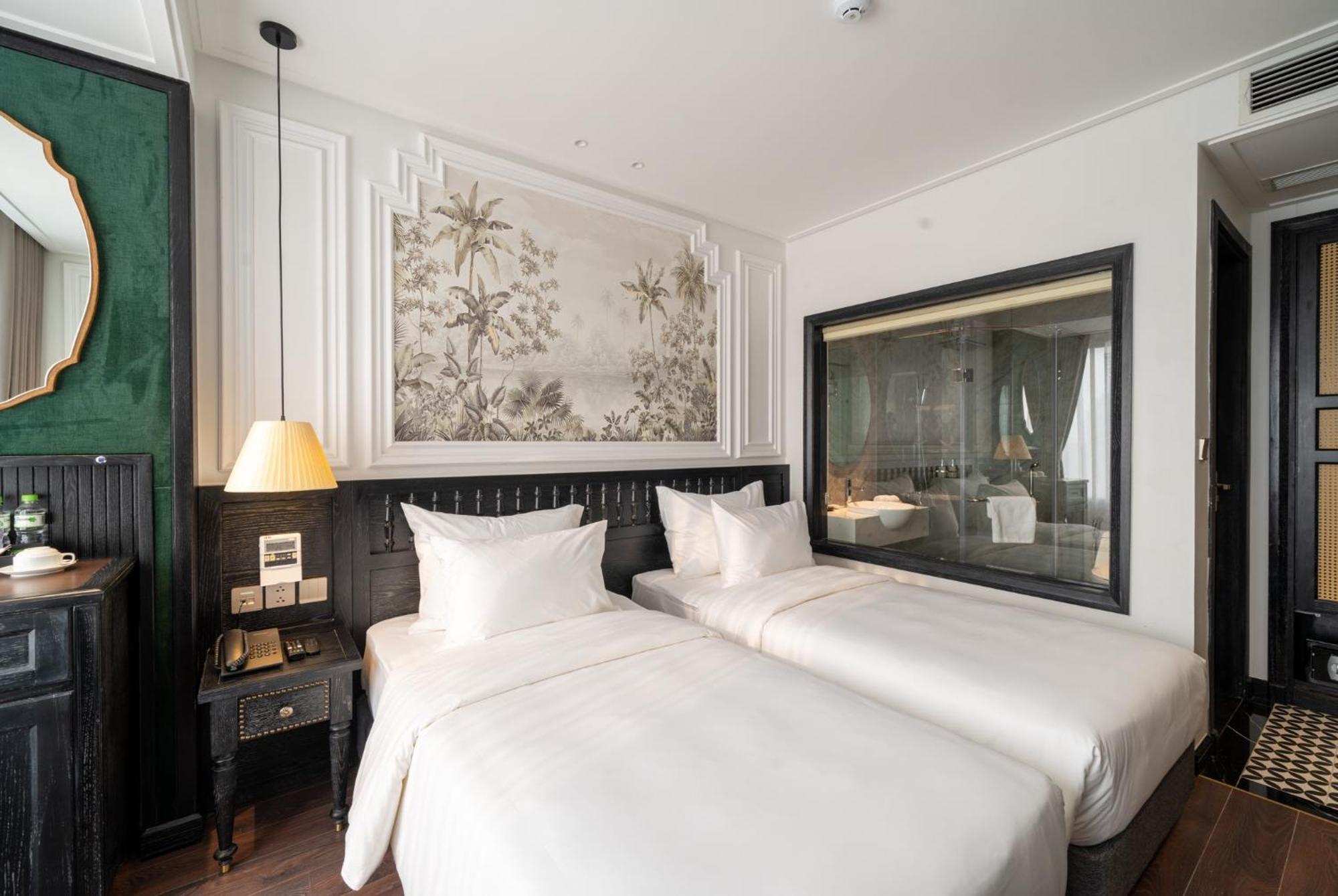 Hotel Paradise Suites Truc Bach 4*