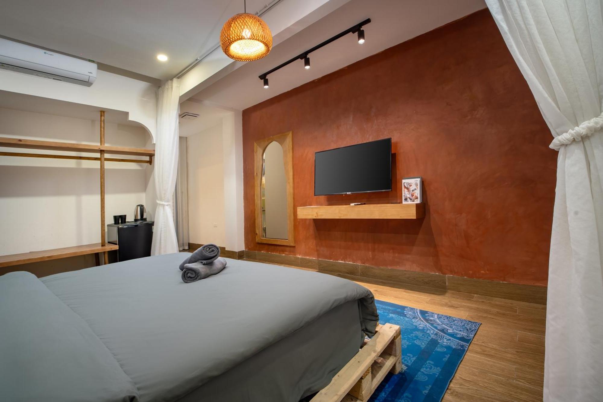Le's Boutique In The Center Old Quarter Bed & Breakfast *