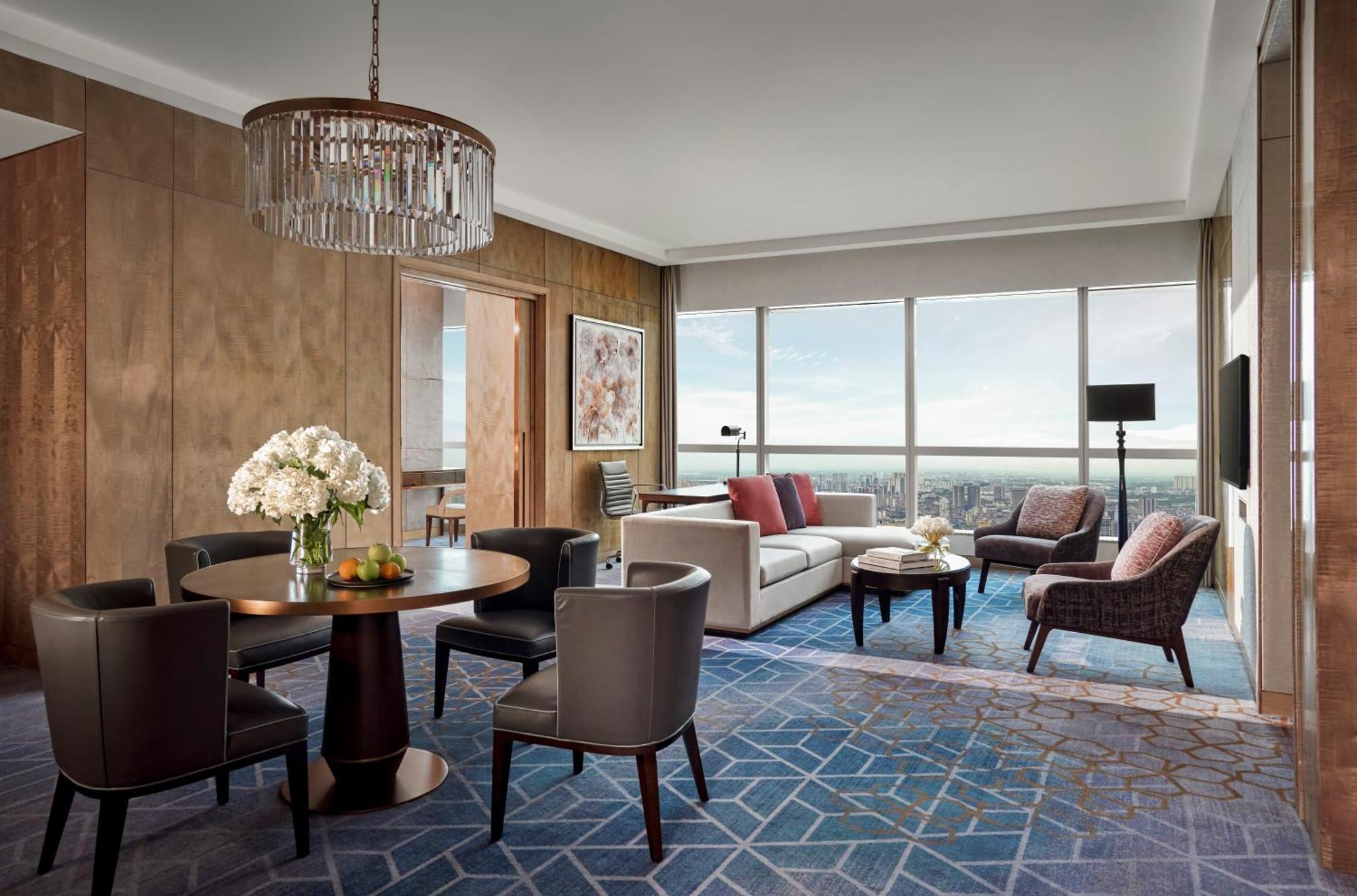 Intercontinental Landmark72 By Ihg 5*