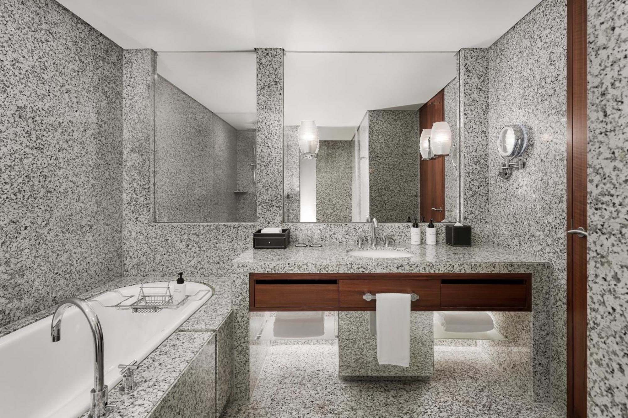 Intercontinental Landmark72 By Ihg Hotel 5*