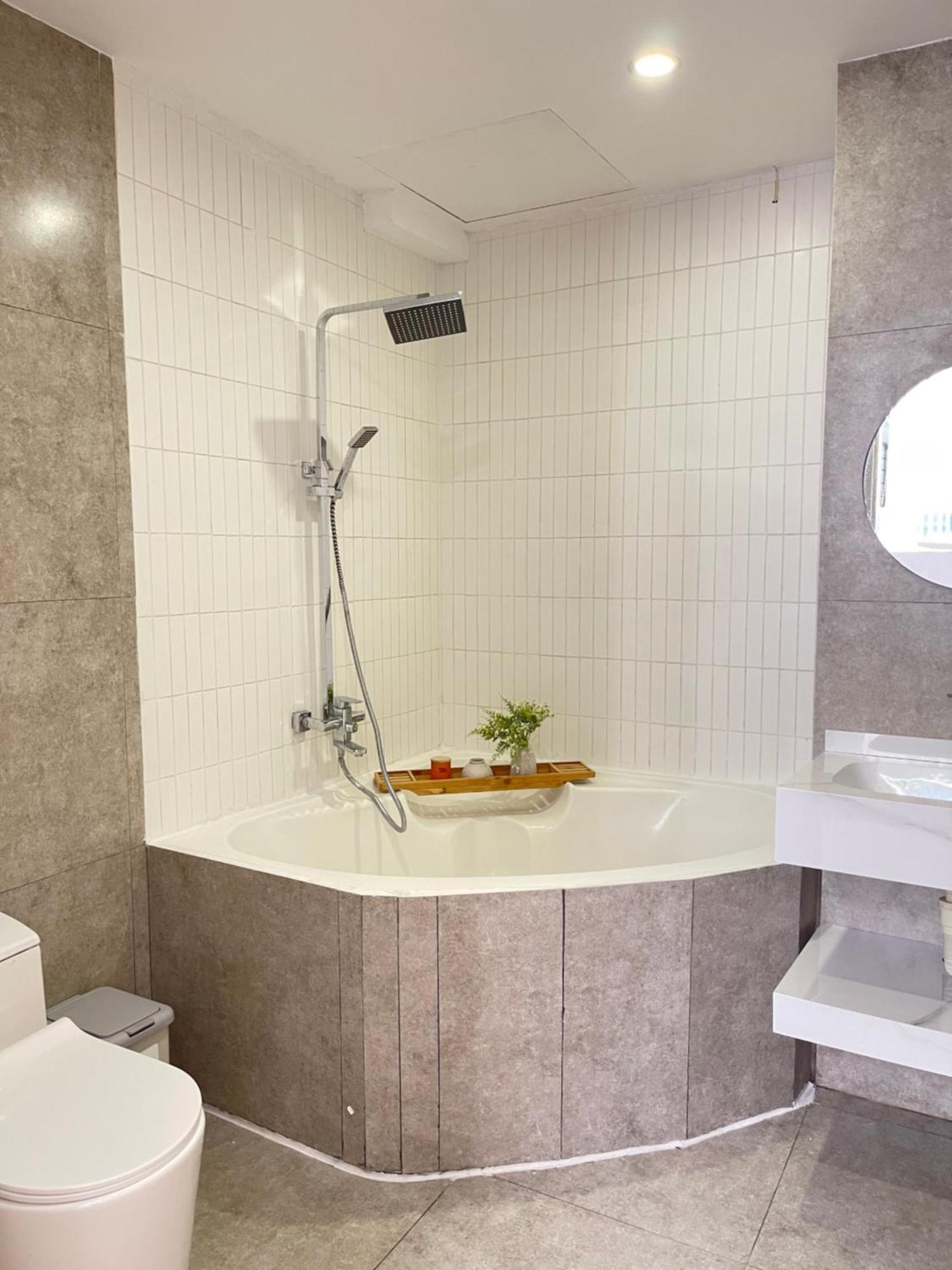 Annam Westlake Charm-brandnew-cozy Comfort-bathtub