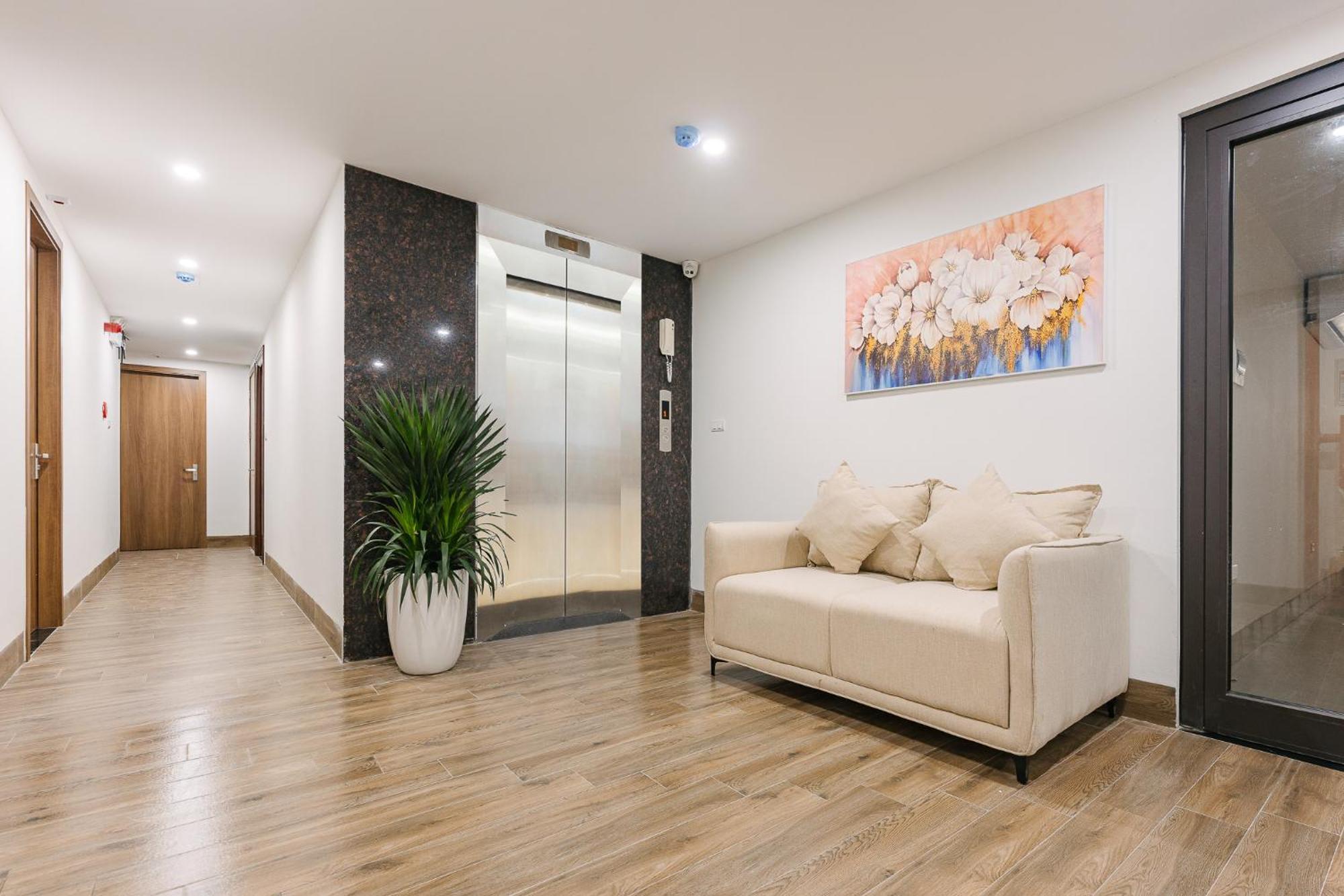 Cindy Westlake Apartment Hanoi