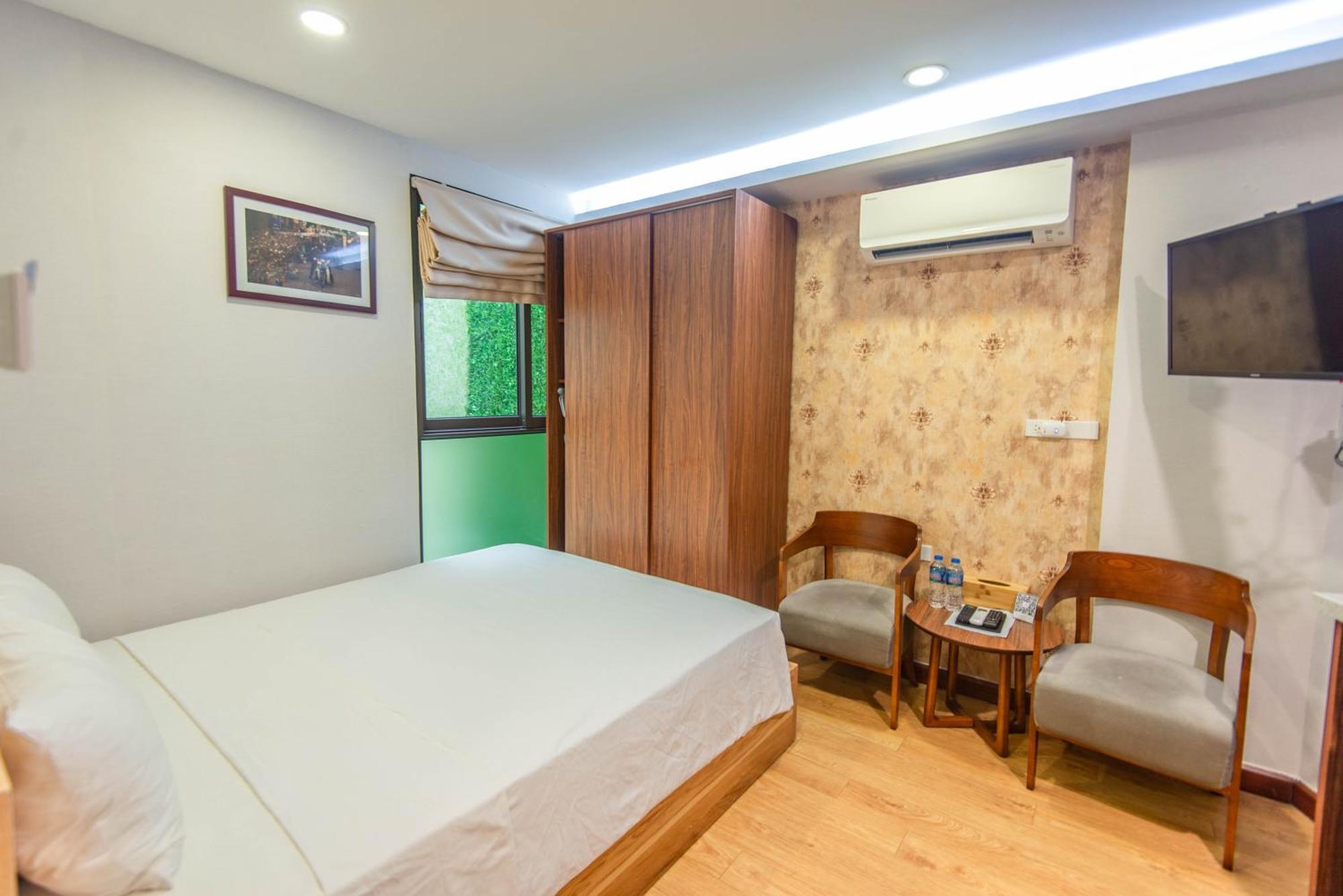 22land Moon West * Hanoi