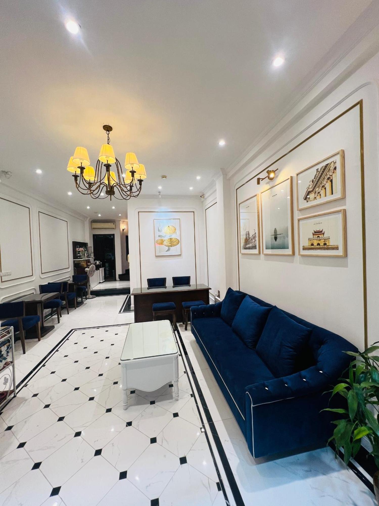 Golden Moon & Travel Hotel 3*
