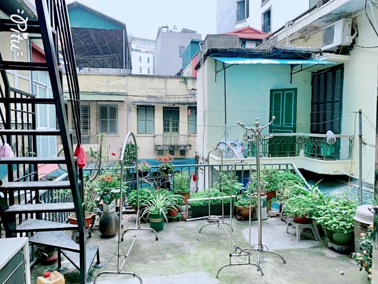 Cozy With Large Bed, Private Bathroom, Large Balcony * Hanoi
