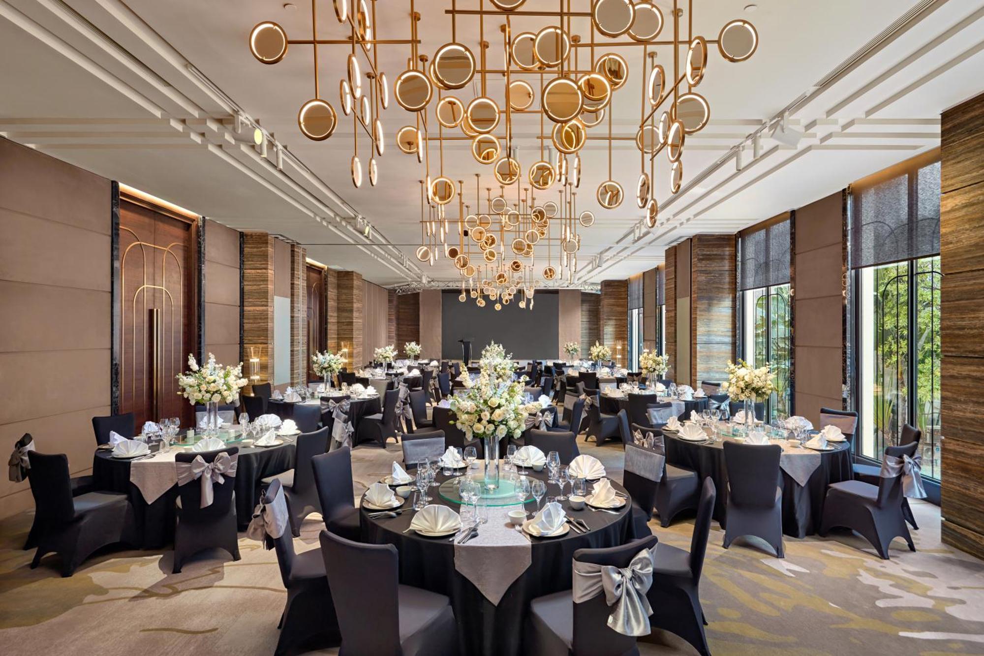 Hotel Moevenpick Centre 5*