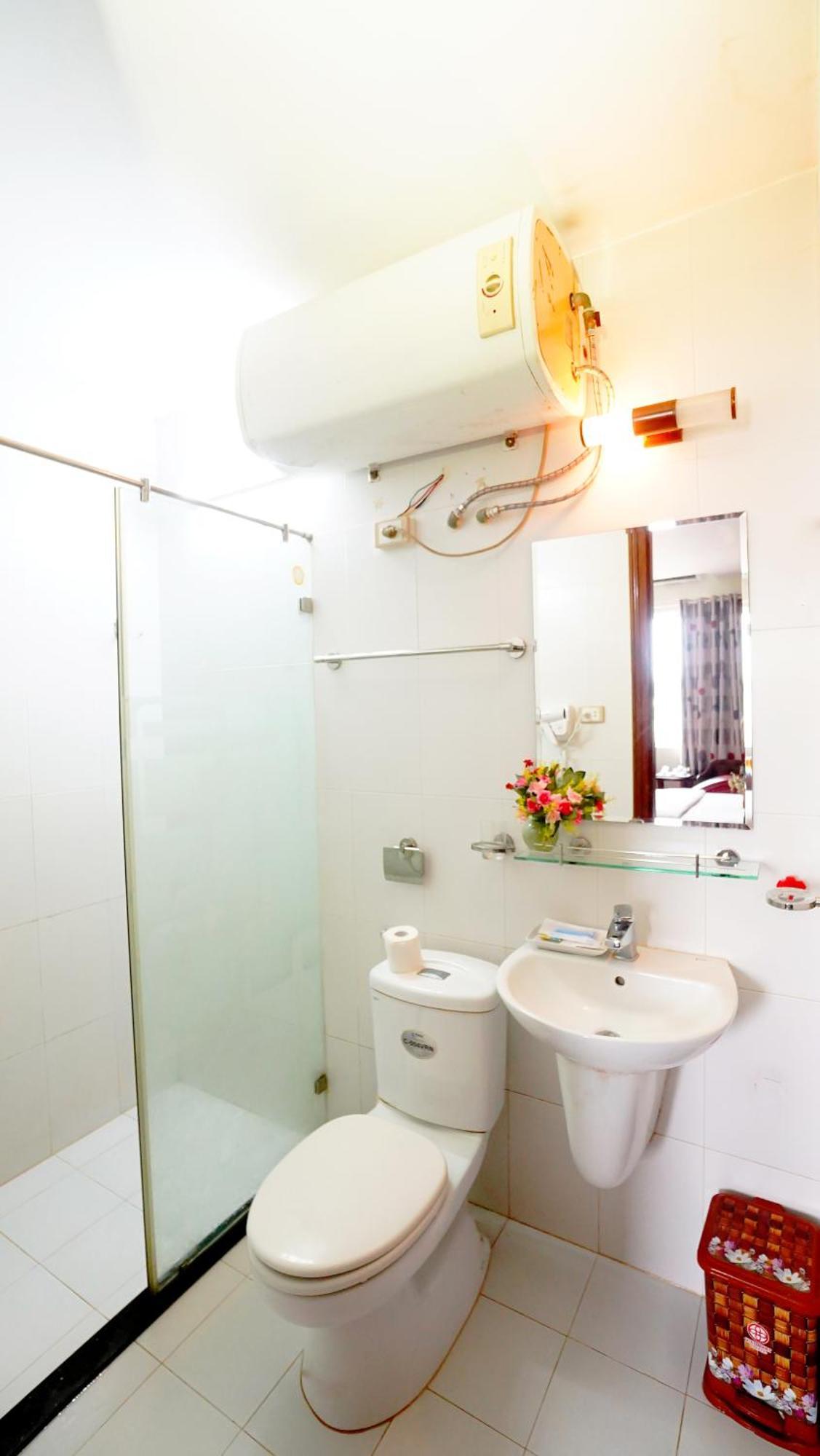 Ho Sen Xanh Hotel