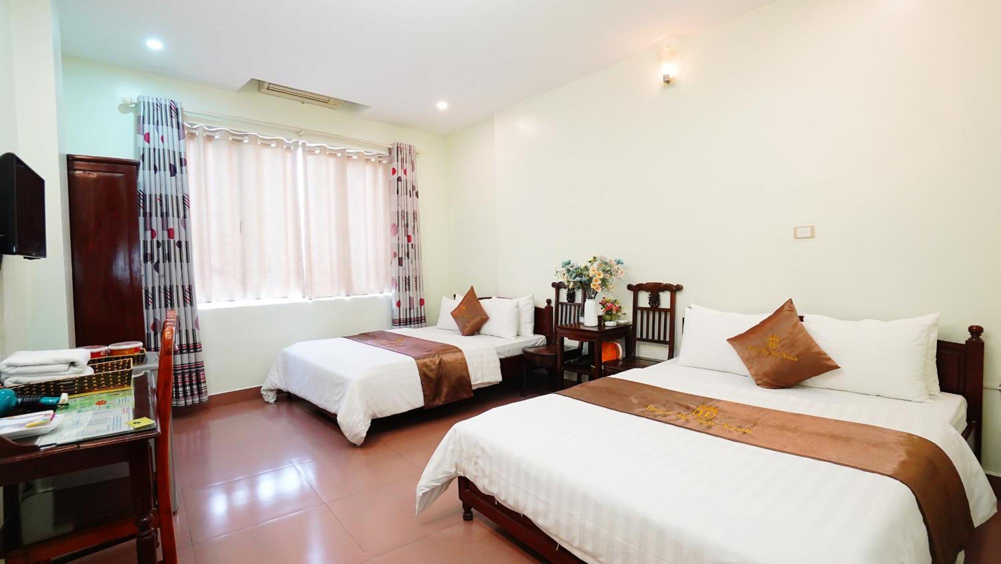 Ho Sen Xanh Hotel