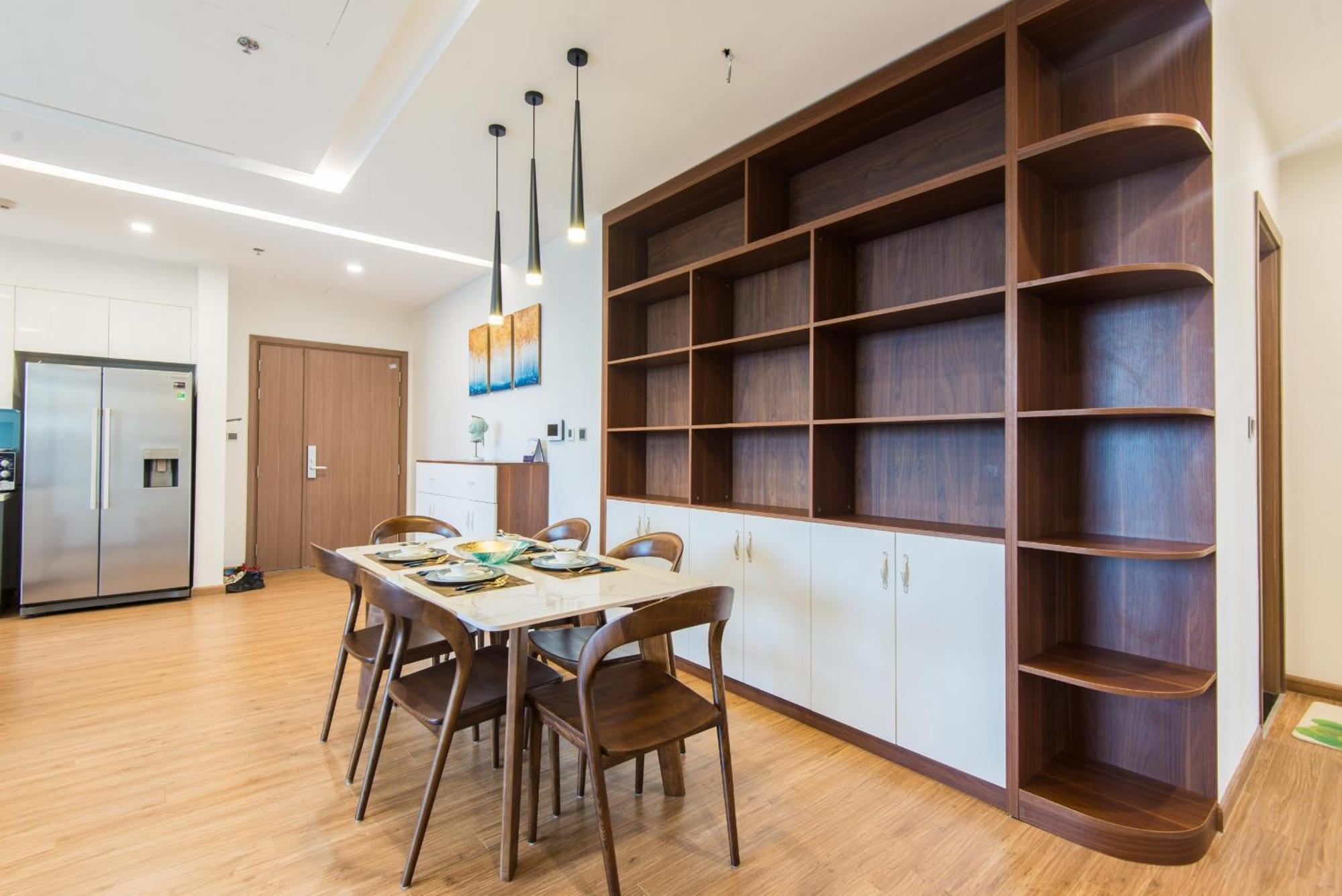 Apartment Sunny Vinhome Metropolis