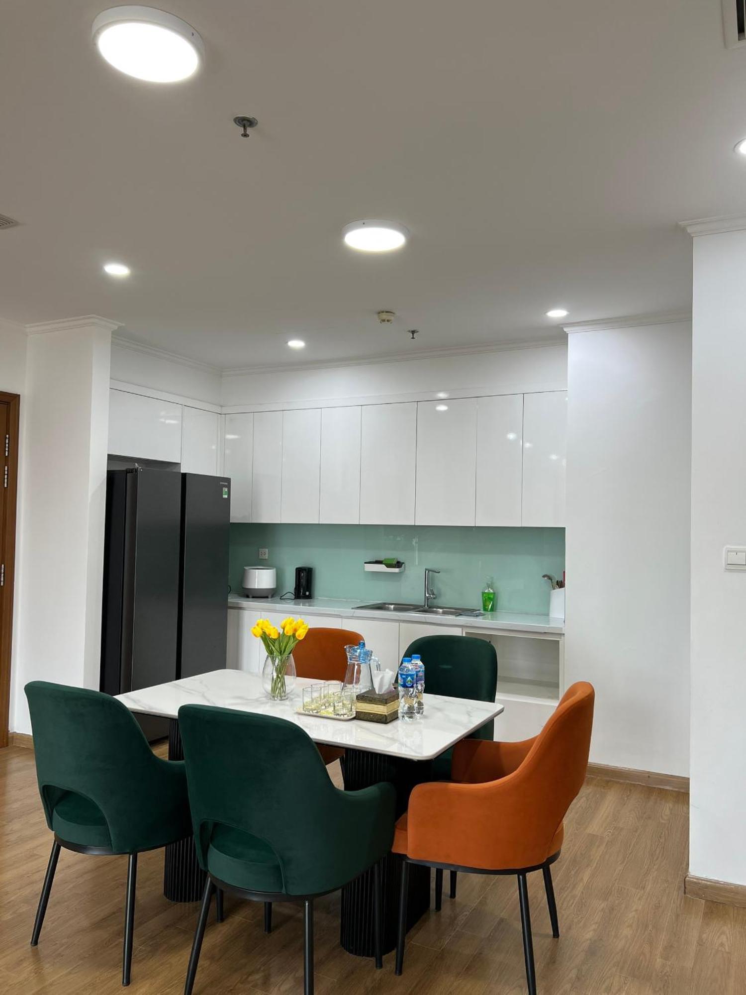 Vinhomes Royal - Friendly - By Sunhouse Land Apartment *