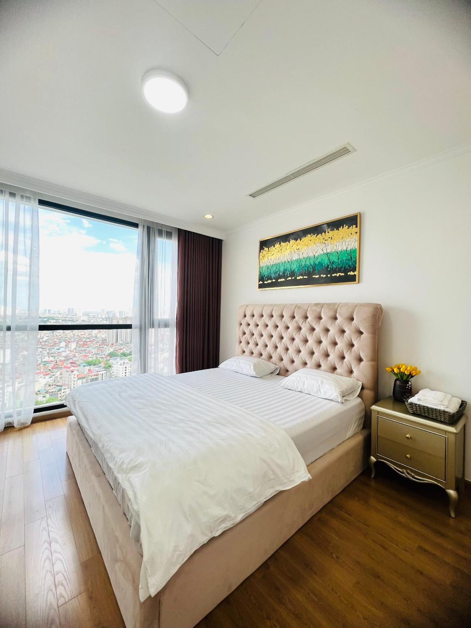 Vinhomes Royal - Friendly - By Sunhouse Land Apartment *