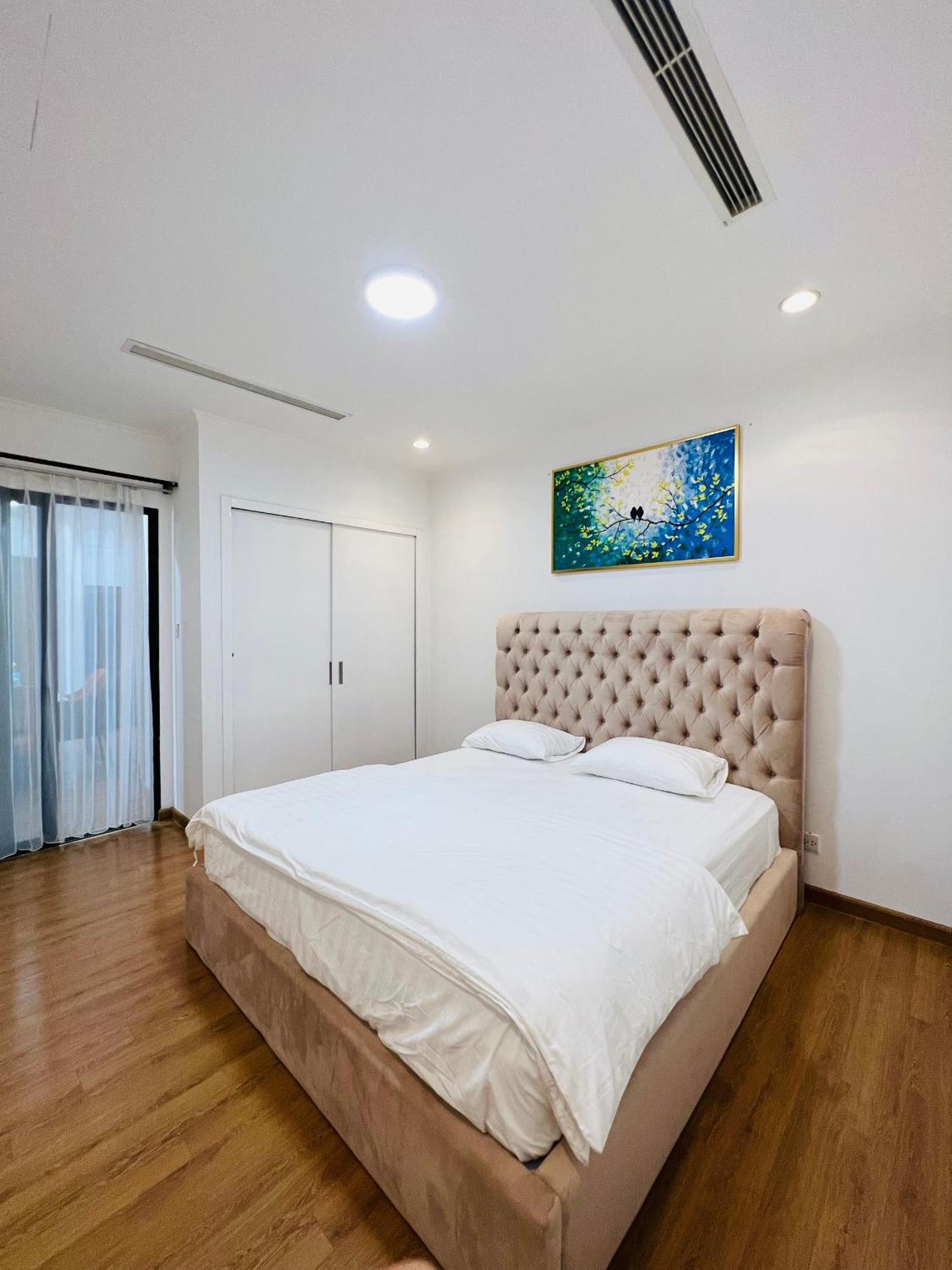 Vinhomes Royal - Friendly - By Sunhouse Land Apartment *