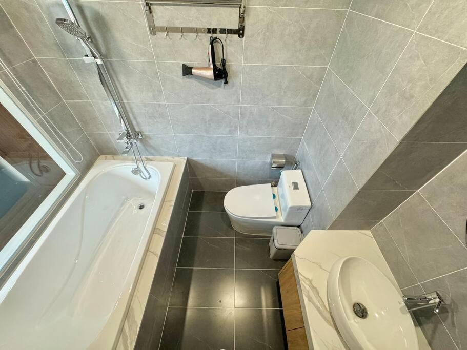 Cozy - Bathtub - Comfy *