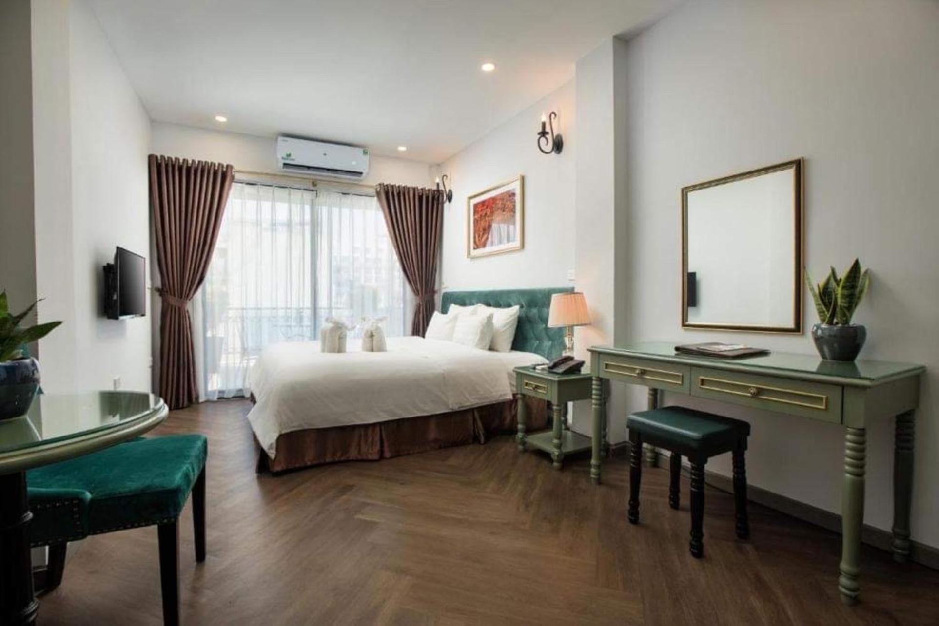 Gatsby & Travel Hotel 3*