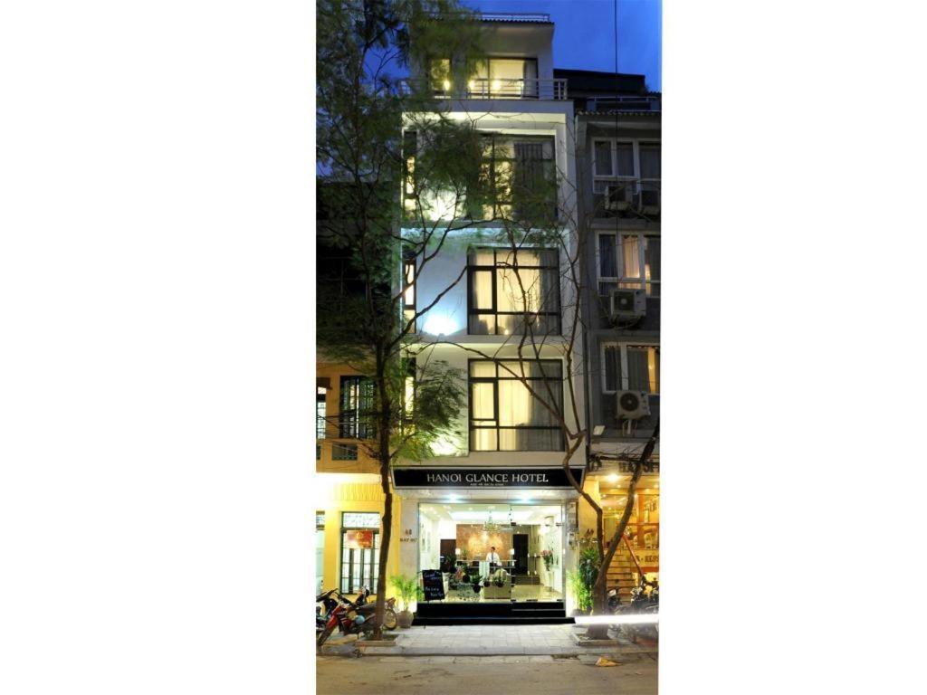Hotel Glance