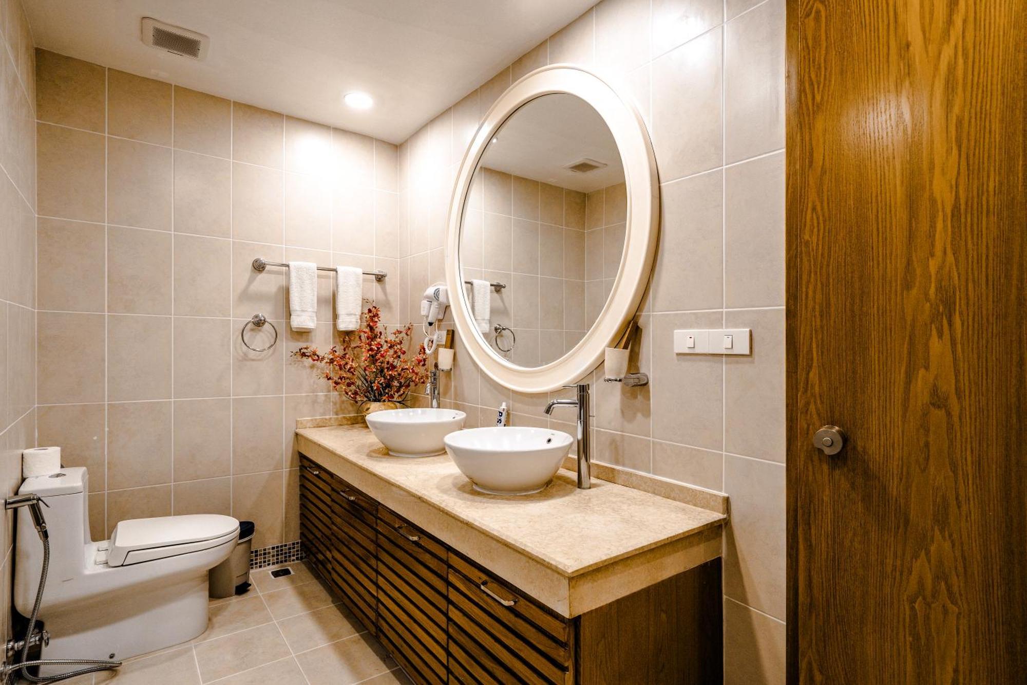 Wecozy Pacific - Spacious Apartment, Train Station Side Hà Nội