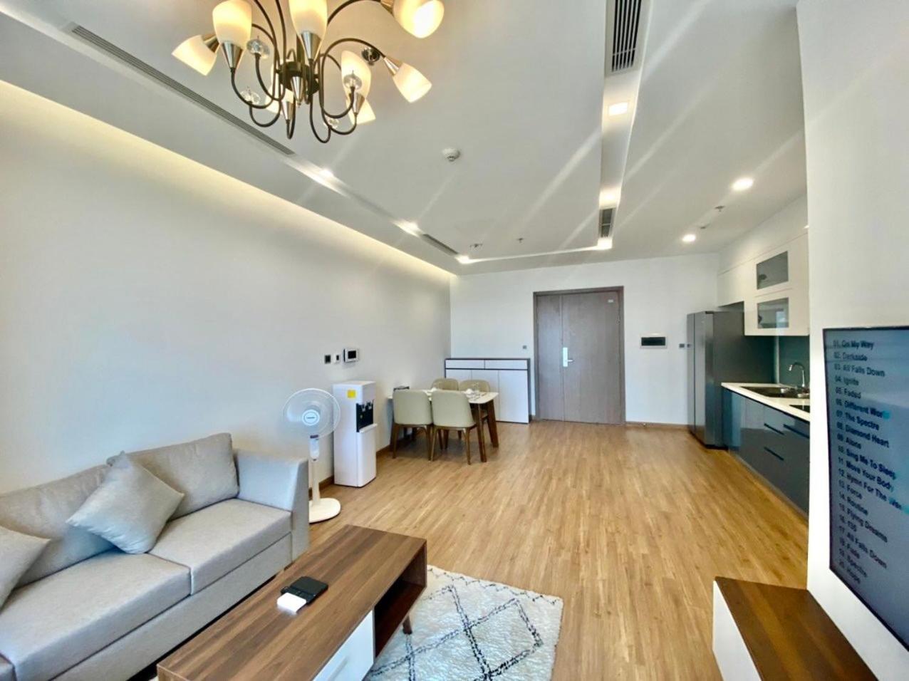 Apartment Hana Housing - Vinhomes Metropolis *