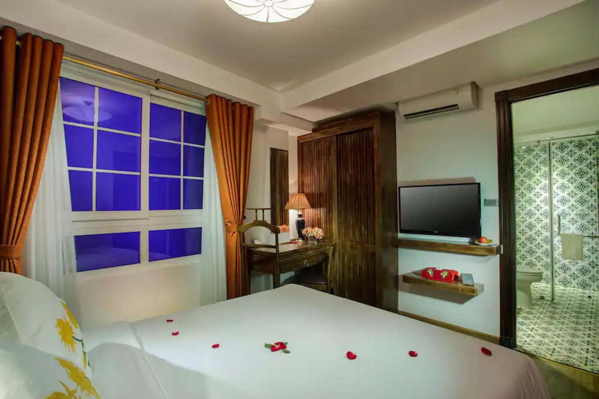 Free Airport Service Deals W Singita Classy Boutique & Travel 4* Hanoi