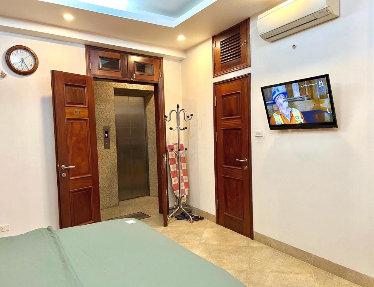 Serviced Next To The Opera House Ho Day Du Tien Nghi Co Thang Ngay Gan Nha Lon * Hanoi