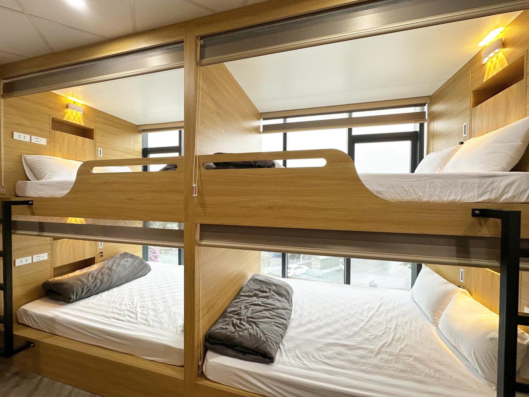 Capsule Station Capsule hotel *