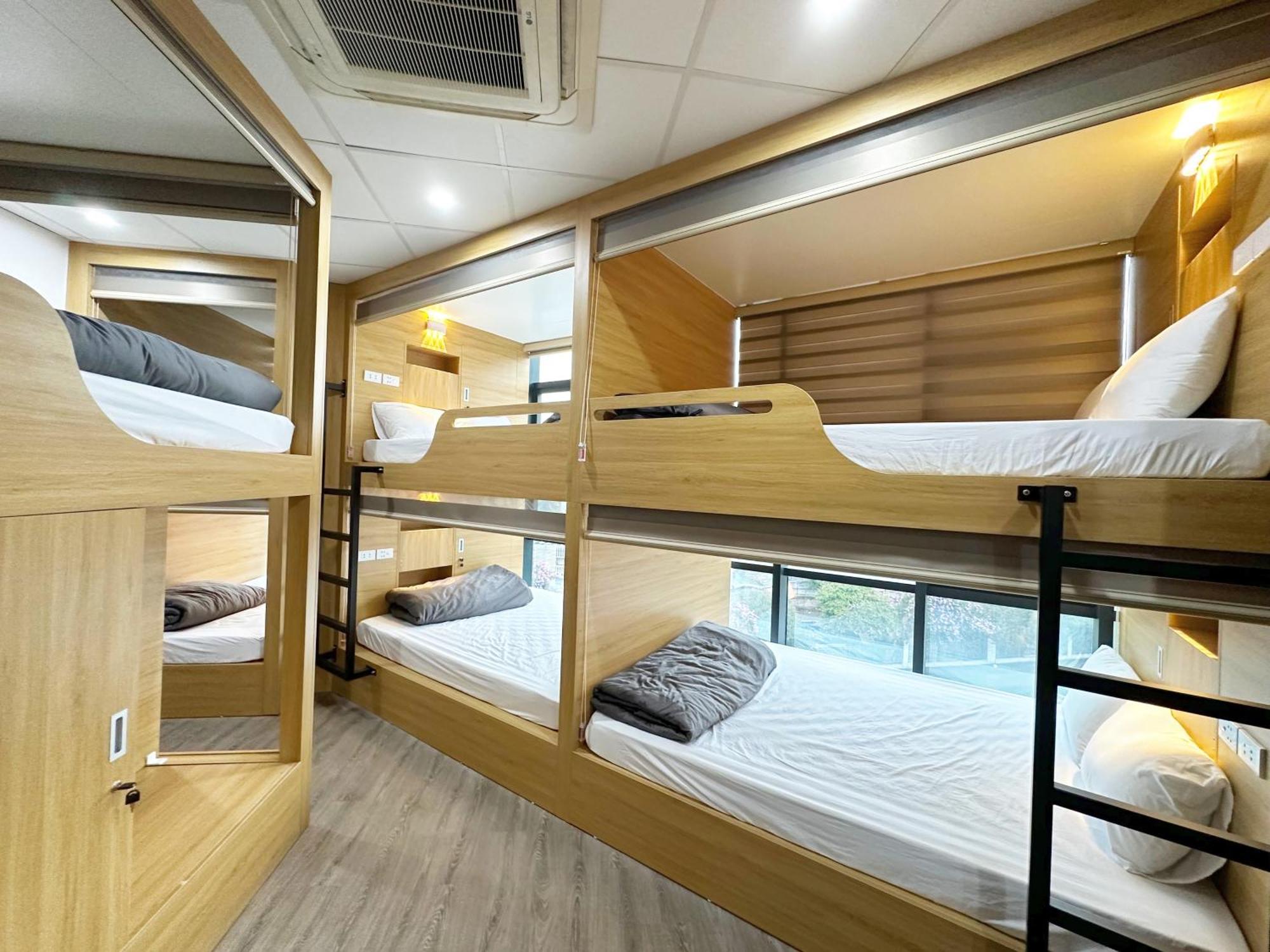 Capsule hotel Capsule Station