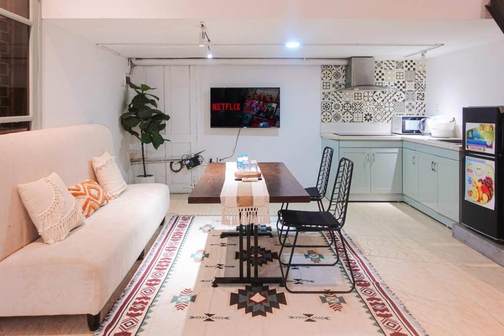 Terra House In Old Quarter - Church - Night Market Apartment *