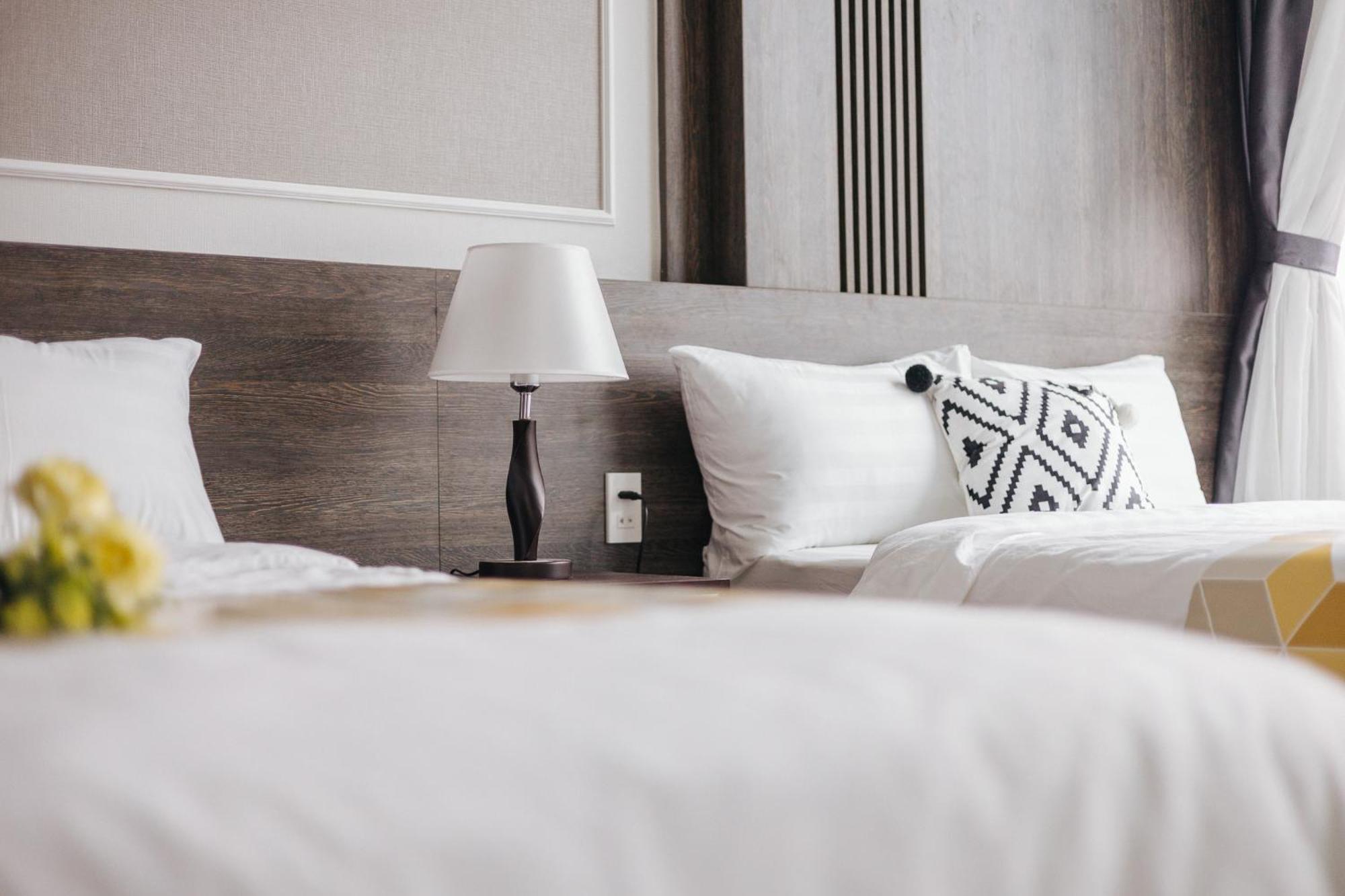 Ivy & - 24h Khách sạn