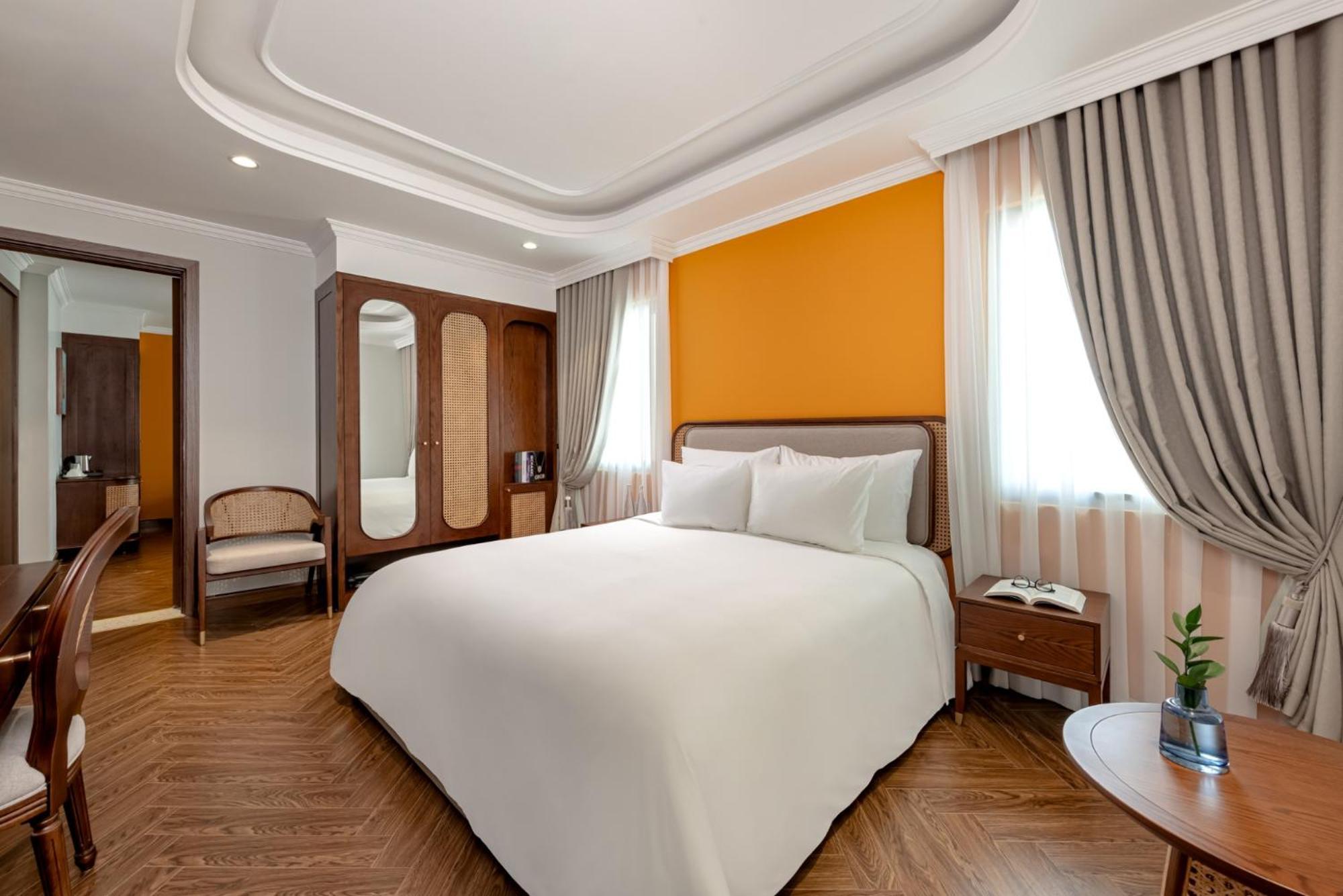 La Siesta Classic Hang Thung Hà Nội