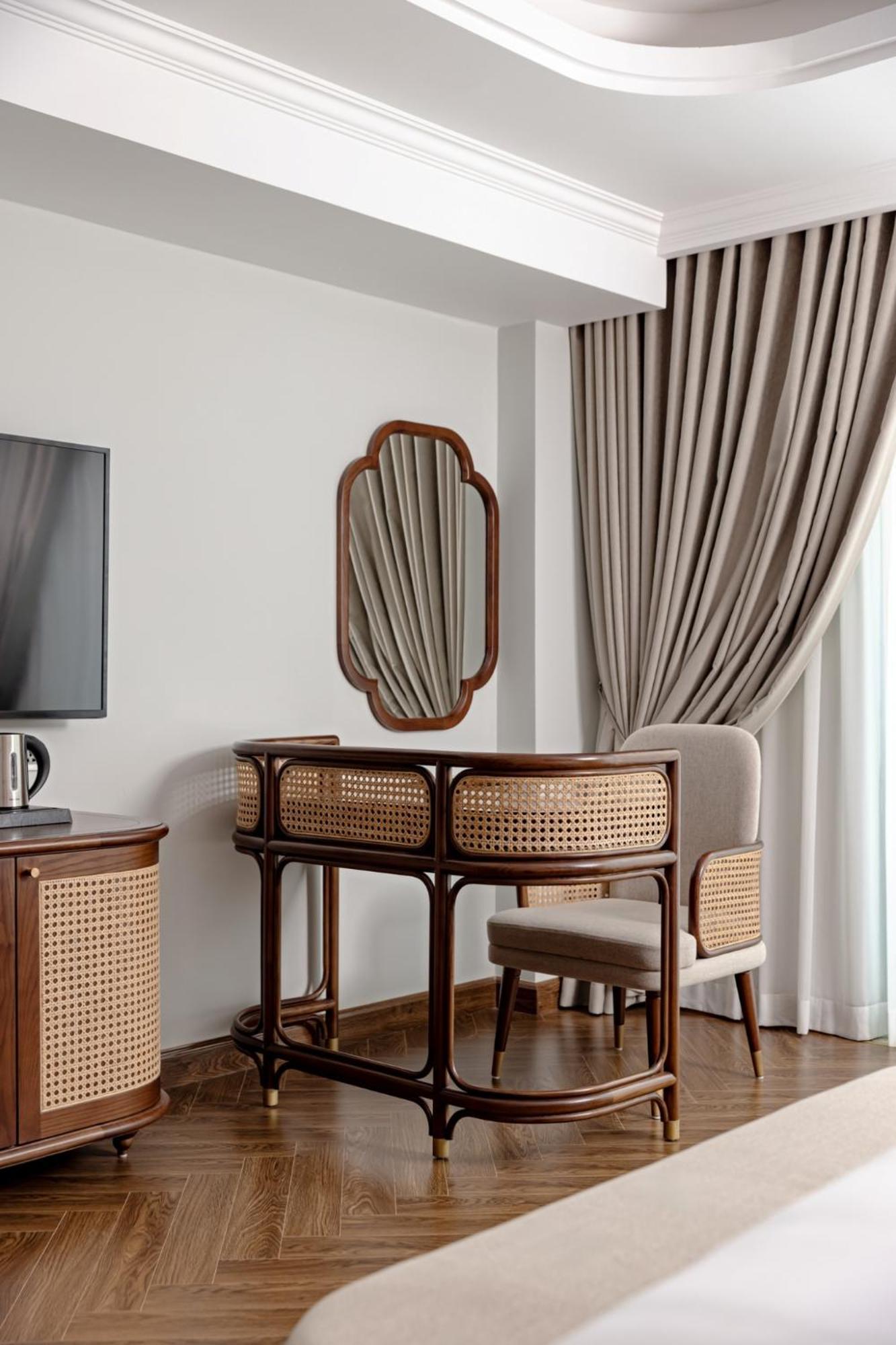 Khách sạn La Siesta Classic Hang Thung 5*