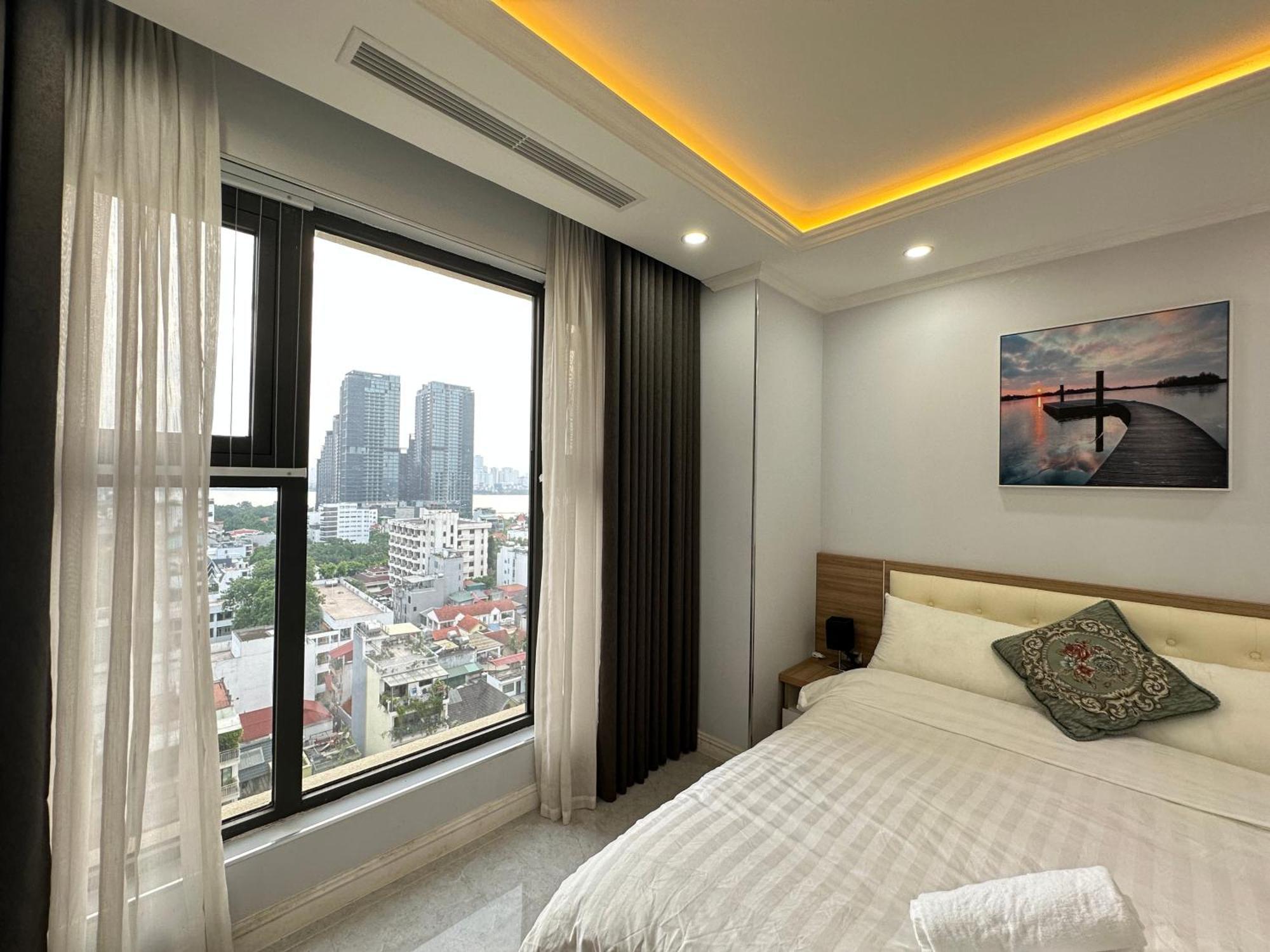 Westlake - D'le Roi Soleil Hanoi
