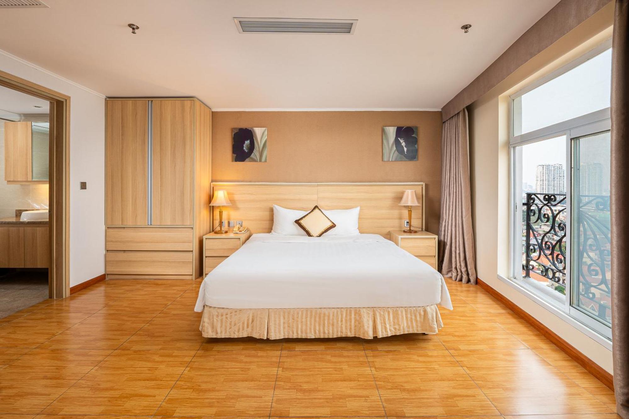 Hotel Candle Hanoi