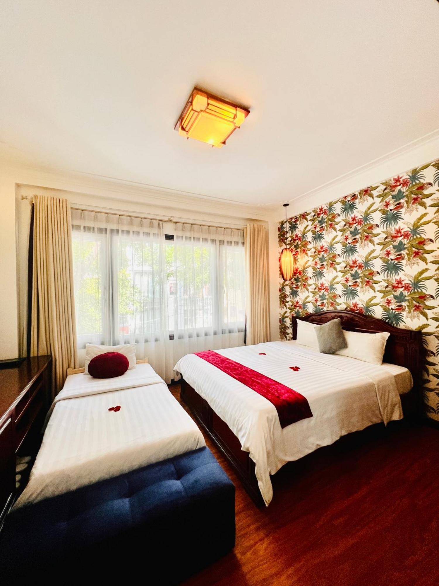 Hotel Golden Moon & Travel