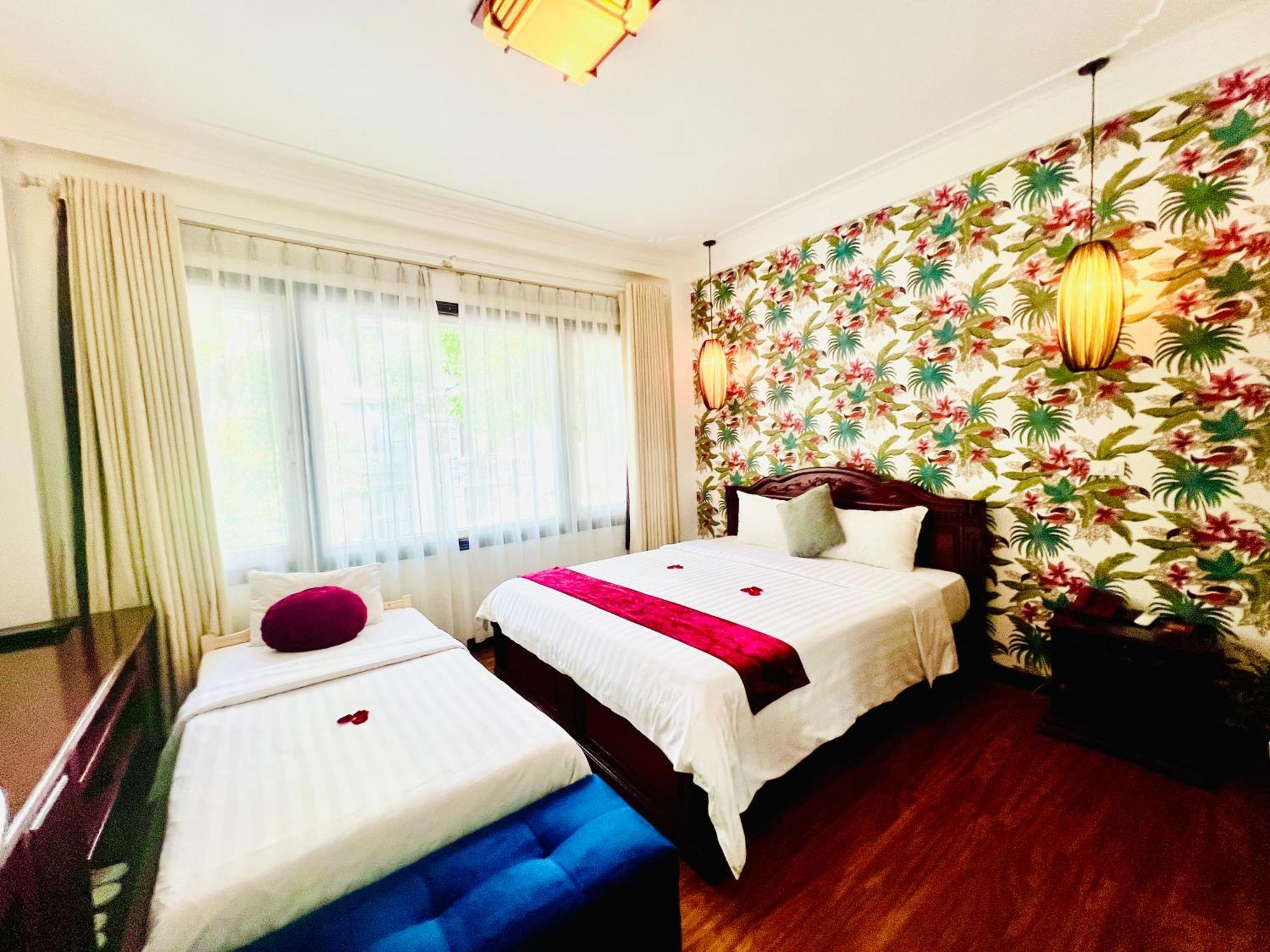 Golden Moon & Travel Hotel 3*