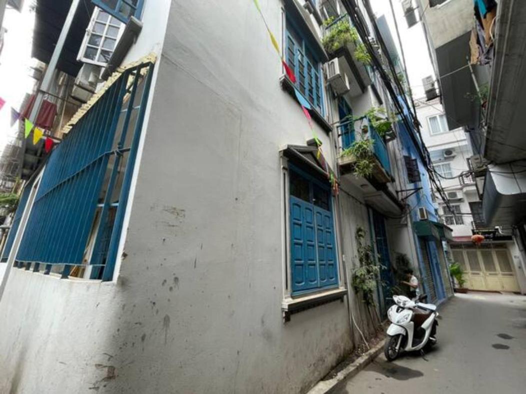 Apartment 9721 Bedroom Balcony 3 Windows Full Of Sun Light But Cozy Hanoi