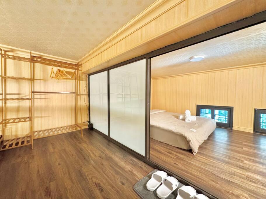 3 Bedroom - Hidden Gem - Balcony - Hoan Kiem