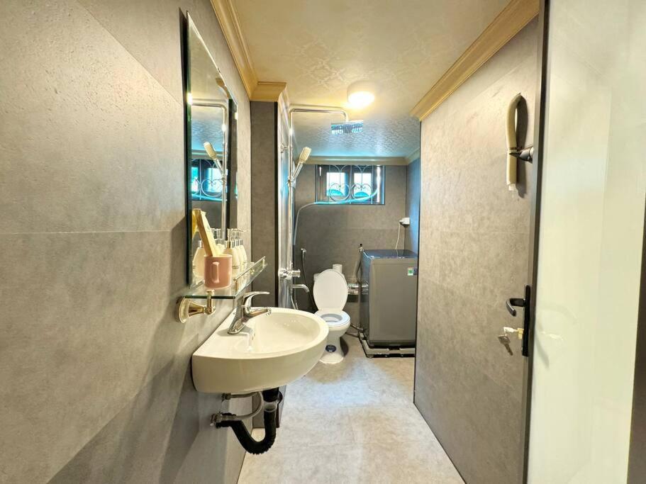 3 Bedroom - Hidden Gem - Balcony - Hoan Kiem