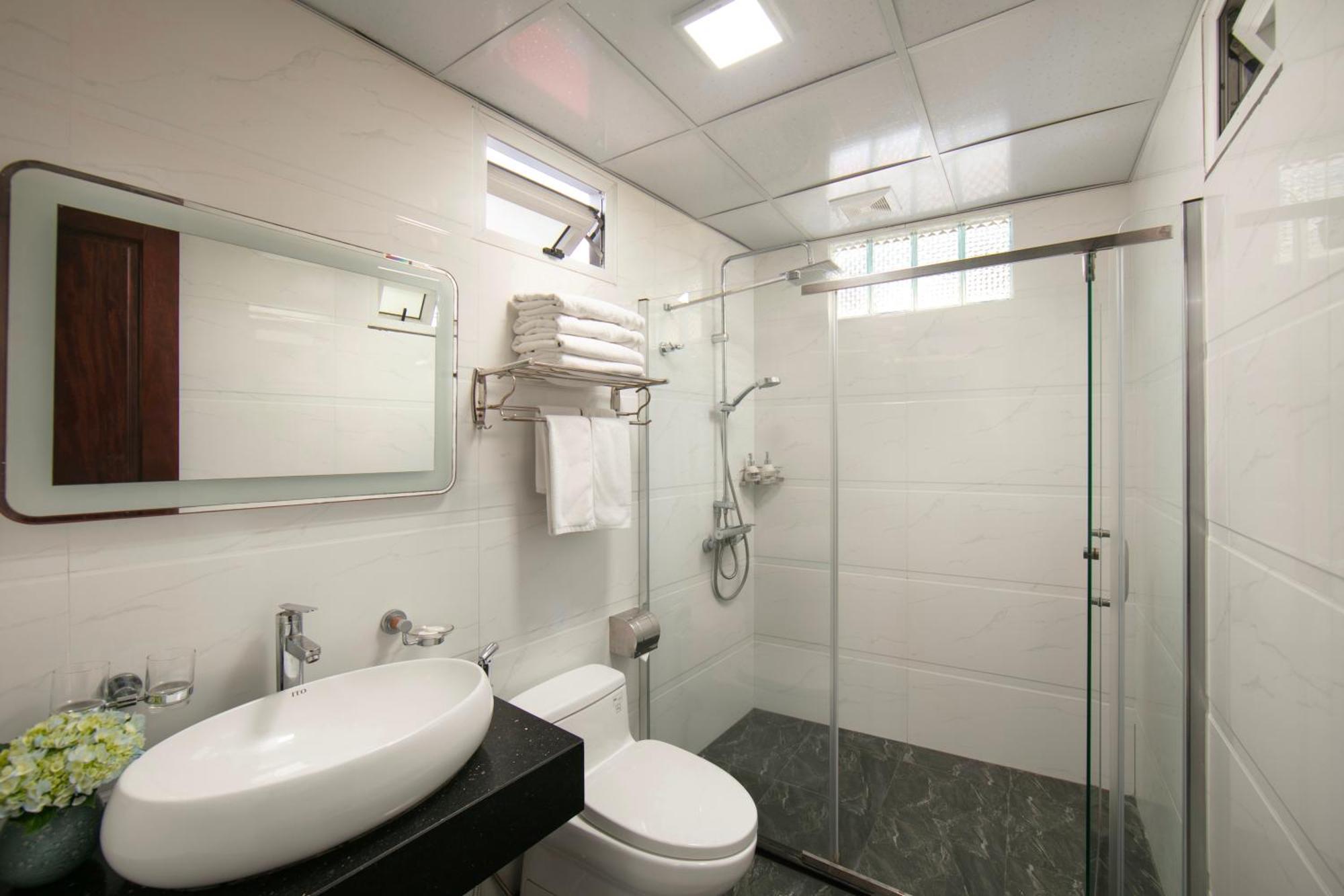 The West & Hotel 3*