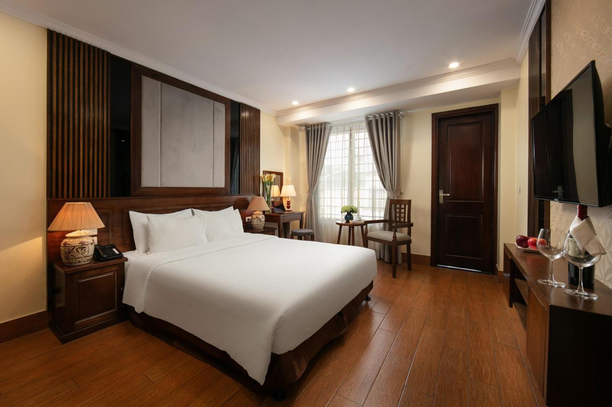 The West & Hotel 3*
