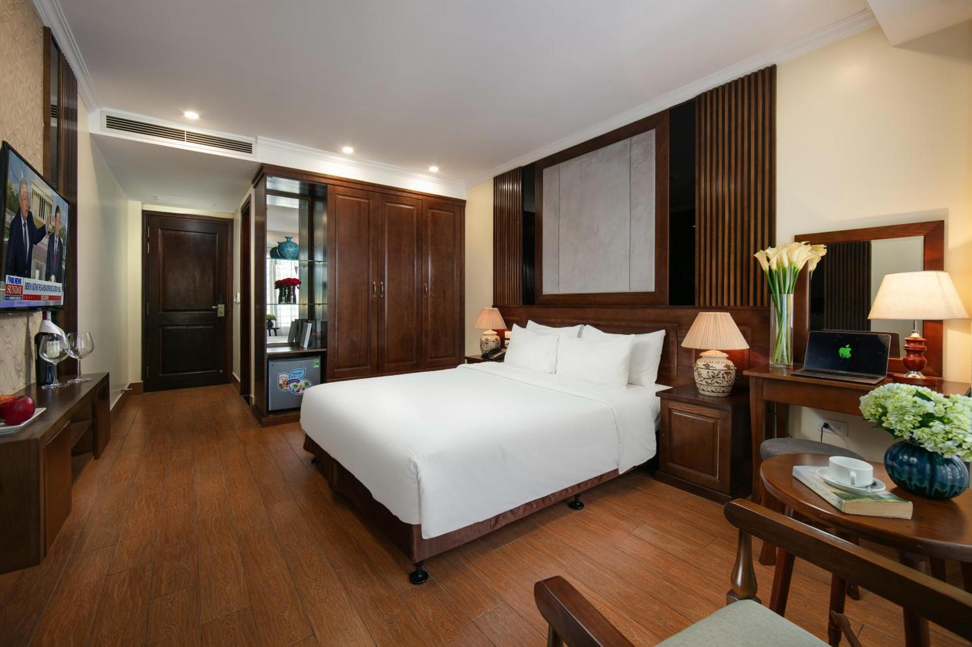 Hotel The West & Hanoi