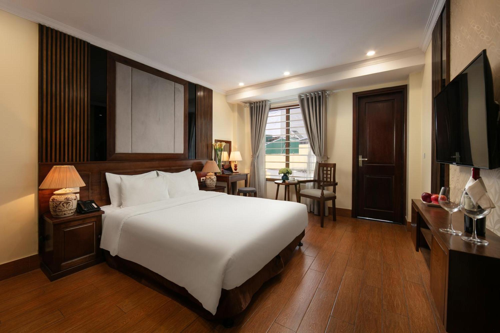 The West & Hotel