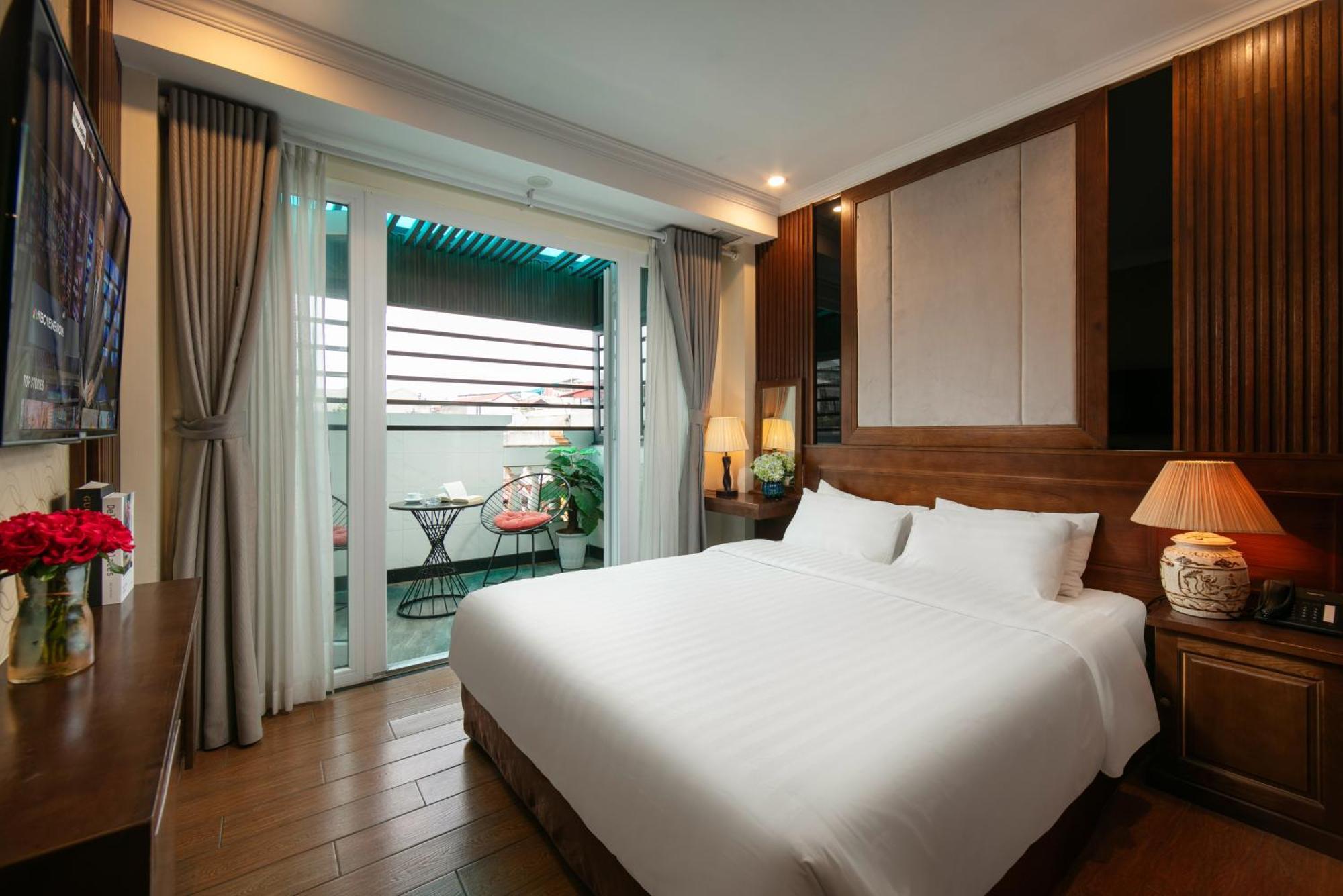 Hotel The West &