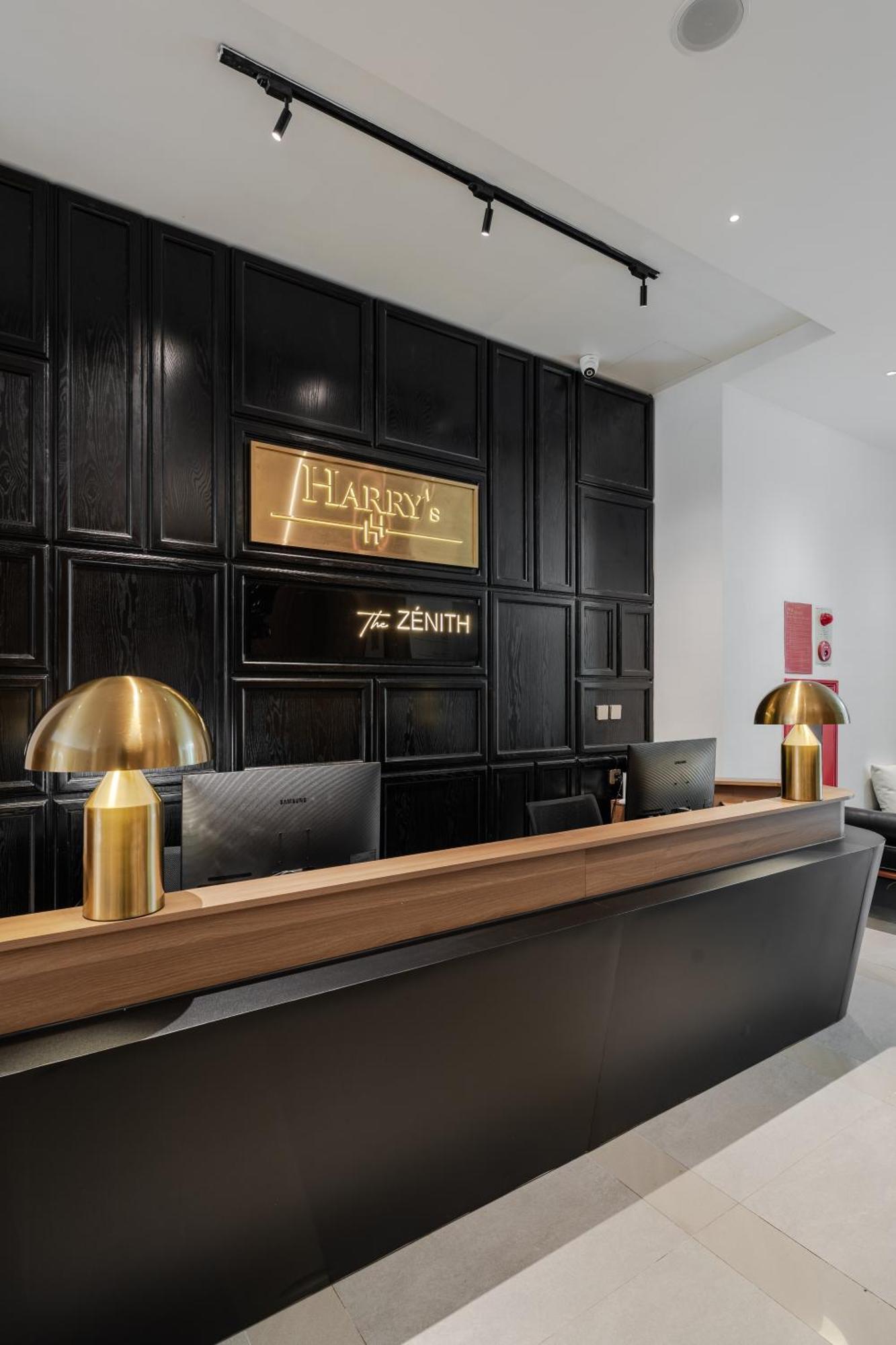 Harry's - The Zenith Apartment