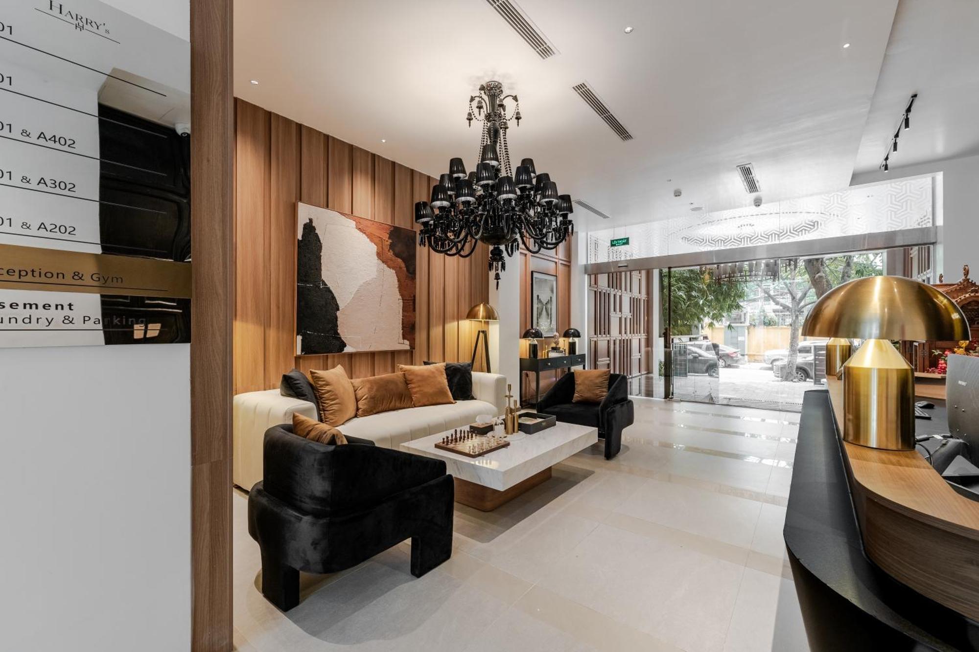 Harry's - The Zenith Apartment