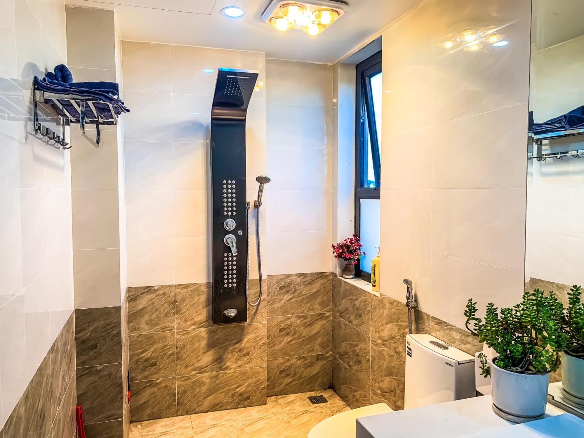 Line Long Bien - Serviced - Ngoc Thuy - Hanoi