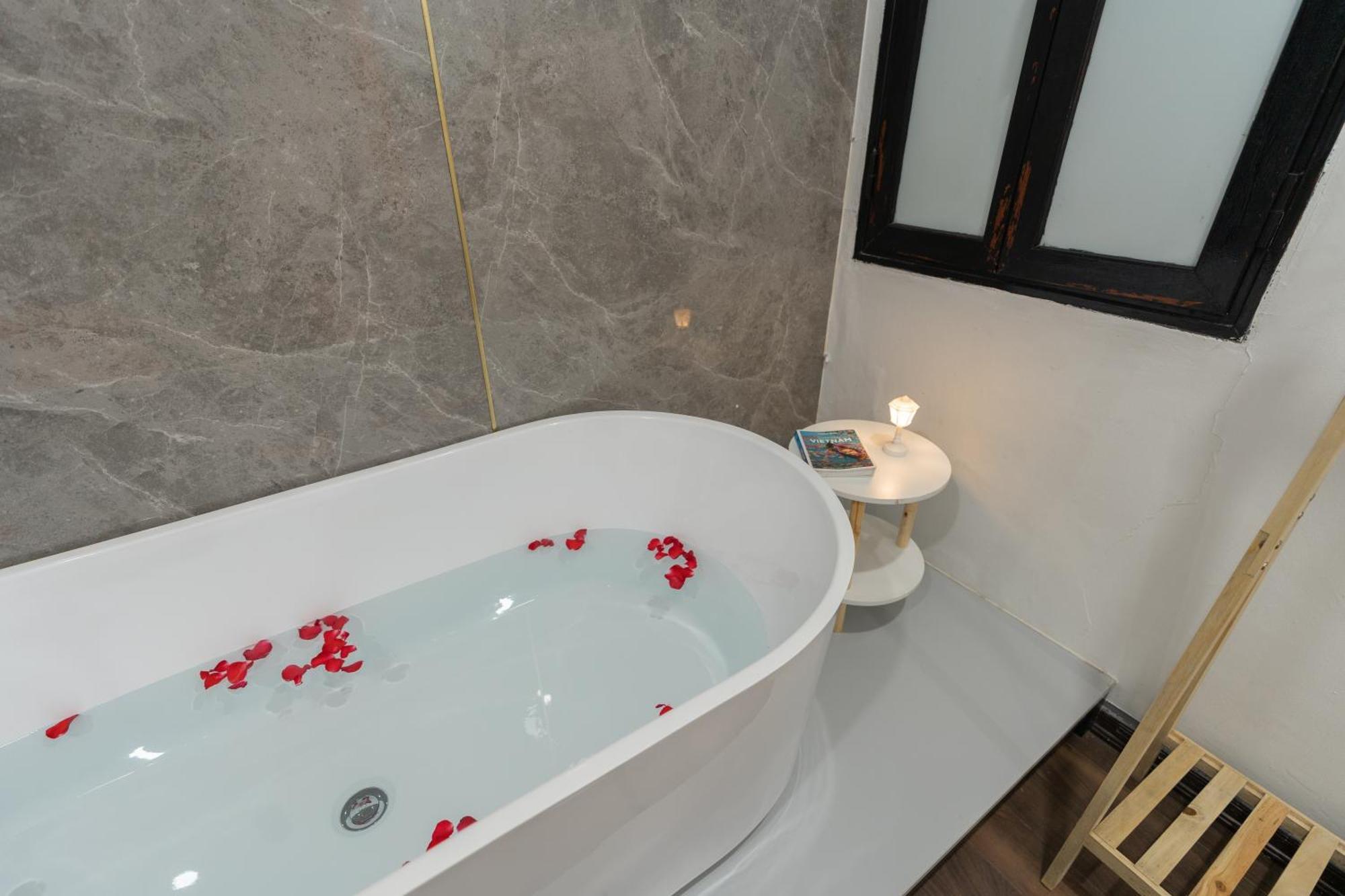 Harmony Home-projector-bathtub- Spacious Căn hộ