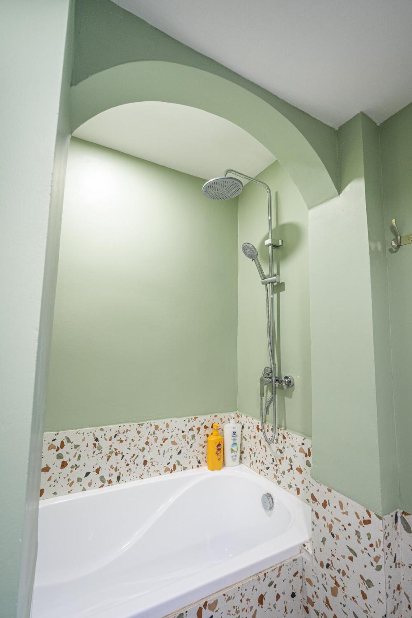 Hoan Kiem 2br W/bathtub * Hanoi