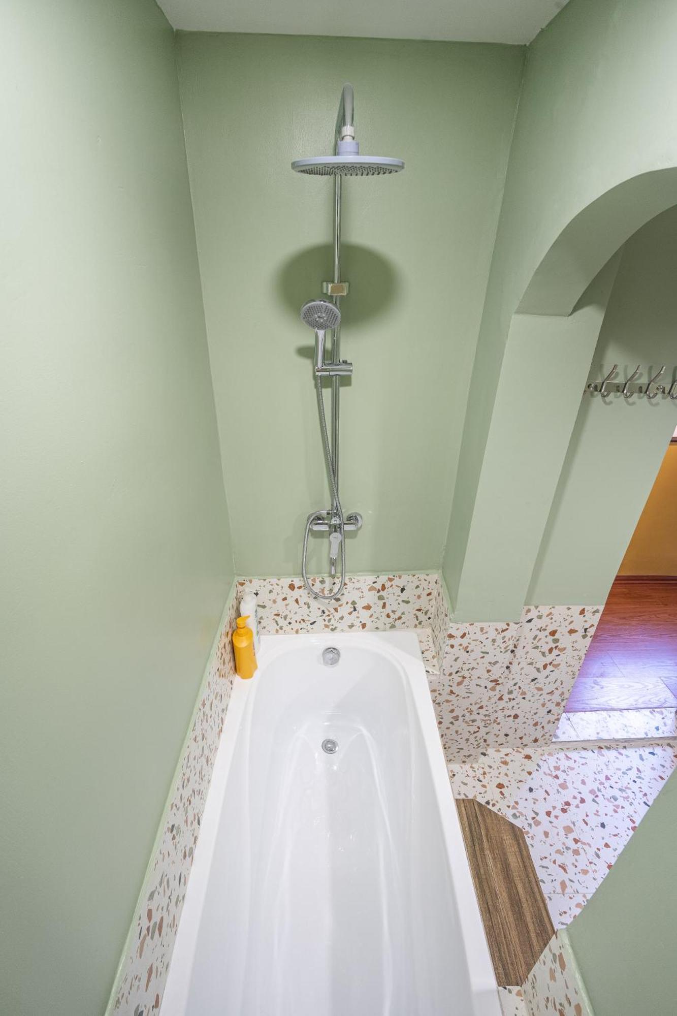 Hoan Kiem 2br W/bathtub Apartment *