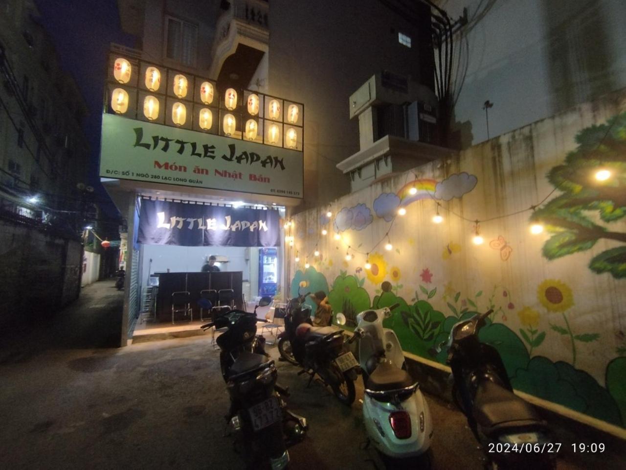 39 House Ho Tay Hanoi